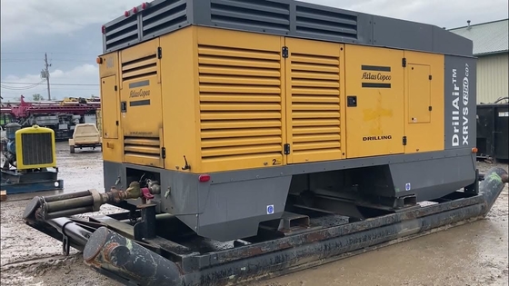 Experimente portabilidade e desempenho incomparáveis com o nosso compressor portátil XRVS1350 para compressão de ar
